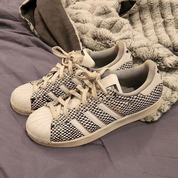 Unisex
Adidas superstar snake pack tennis shoes size 7 (mens) - Picture 2 of 9